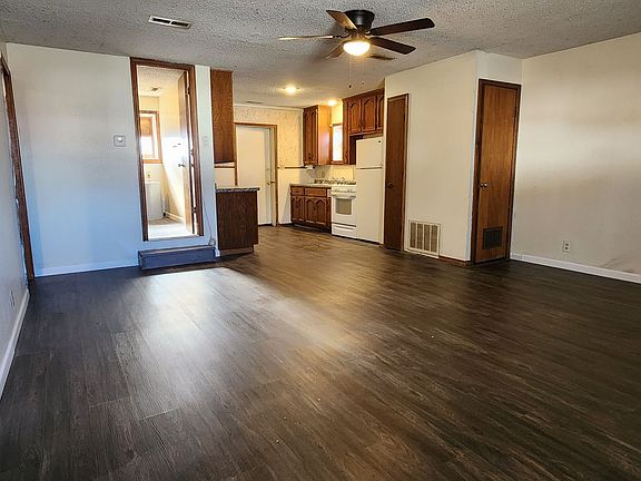 4th image of 2008-2010 E 2nd St #282928A12