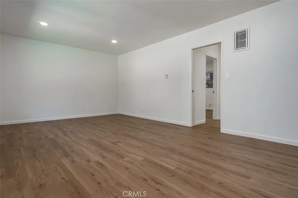 2 bed, 860 sqft, $2,350 — Photo 3