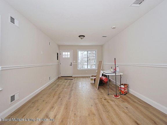 5th image of 602 Naughton Ave