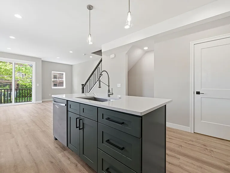 4728 Walworth Ave — Photo 10