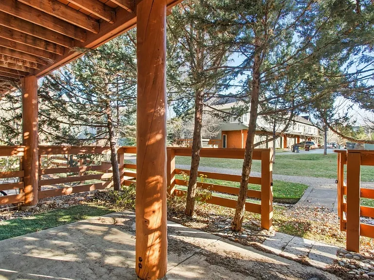 536 Evans Ct — Photo 30