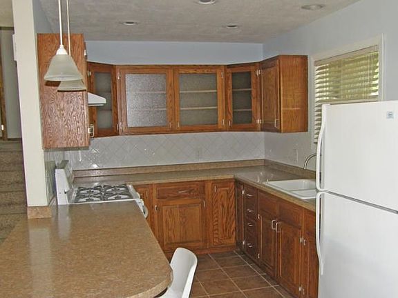 5th image of 597 Monument Dr
