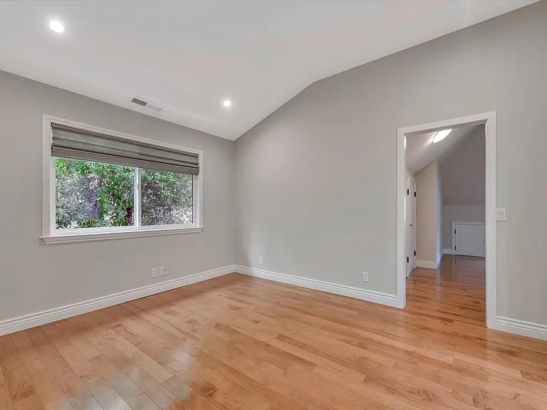 811 College Ave — Photo 28
