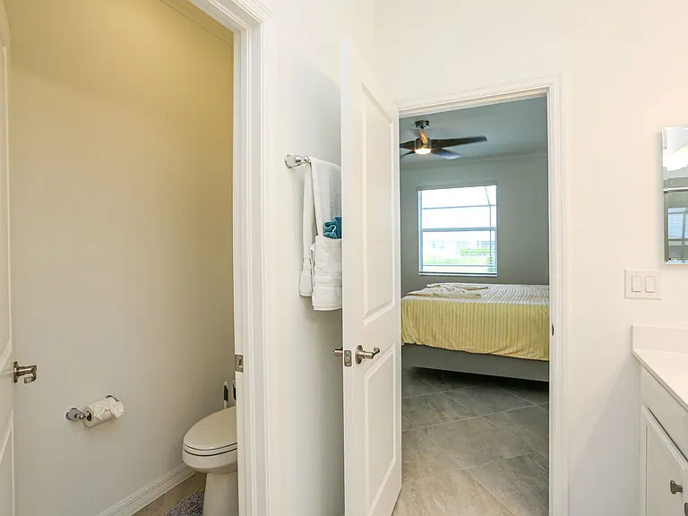 2155 Hamlin St — Photo 64