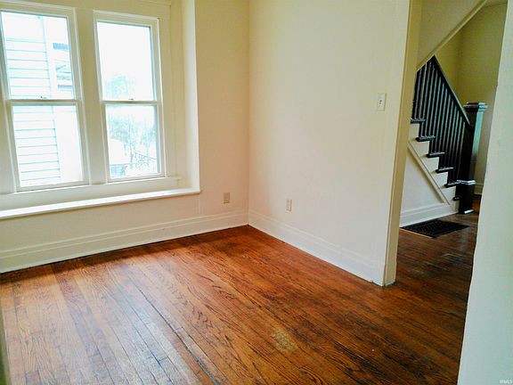 4th image of 1227 Napier St