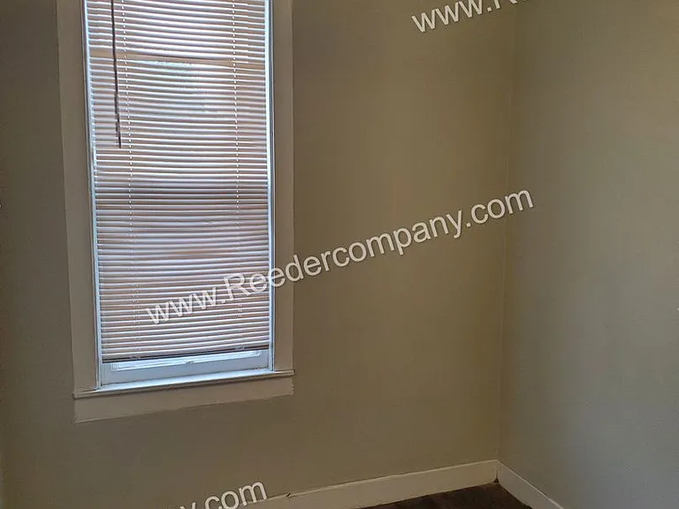 4915 Homerlee Avenue — Photo 10
