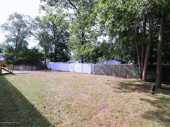5th image of 743 Tappan St