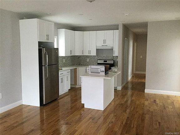 4th image of 917 Olmstead Ave