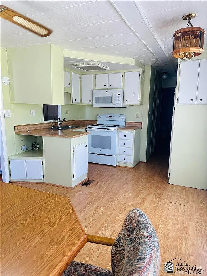 1 bed, 1.0 bath, 256 sqft, $1,000 — Photo 4