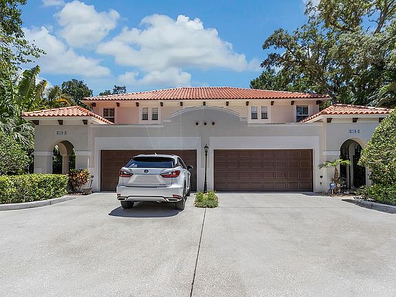 2nd image of 5218 Bayshore Blvd Unit 5