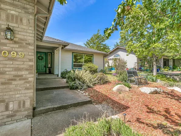 1099 Oak Knoll Dr, Ashland, OR 97520
