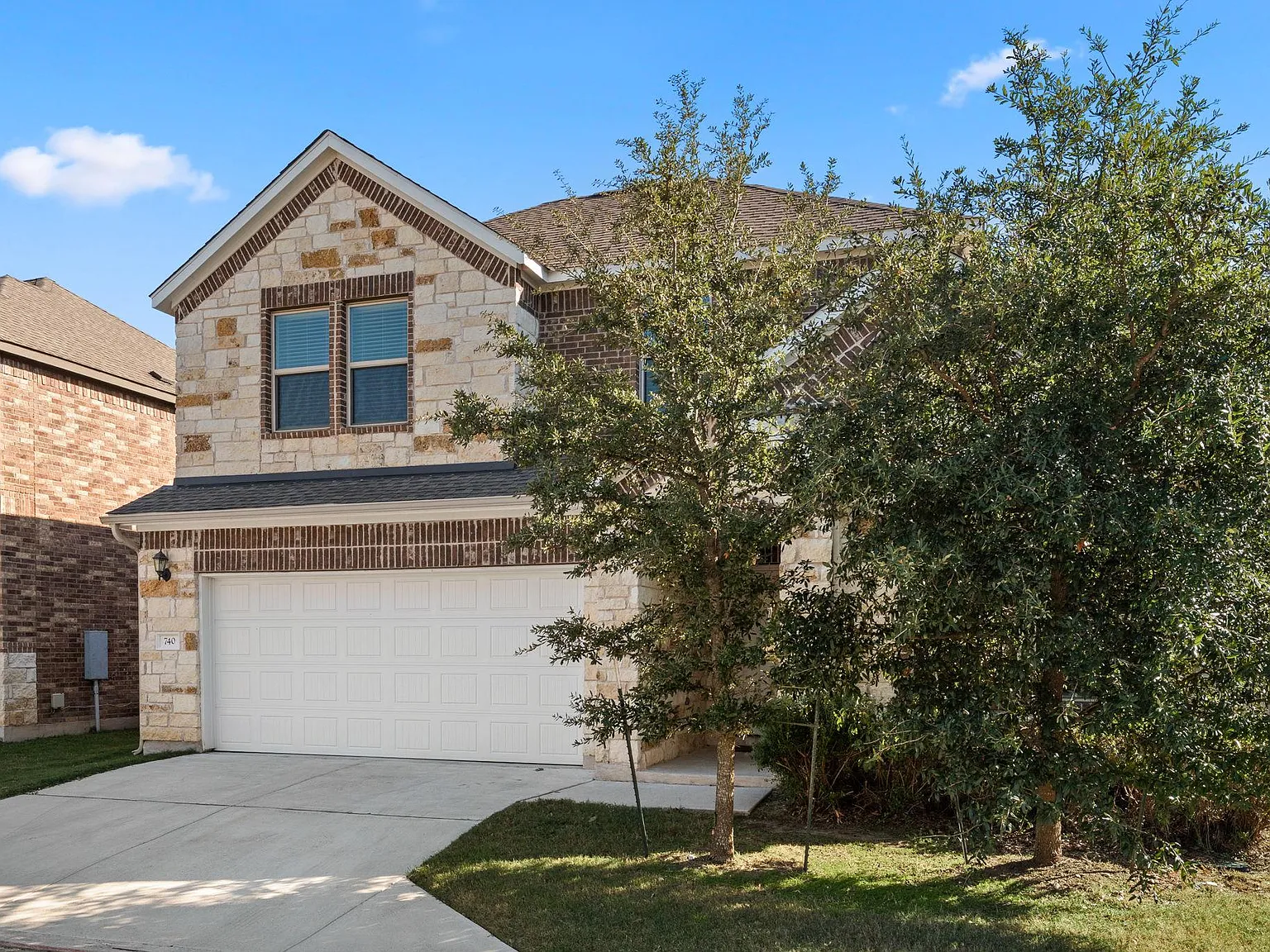 3 bed, 2.5 bath, 2494 sqft, $2,200 — Photo 2