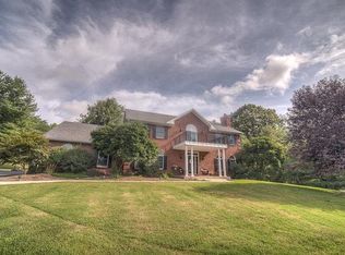 9 Log Cabin Rd, Belleville, IL 62221