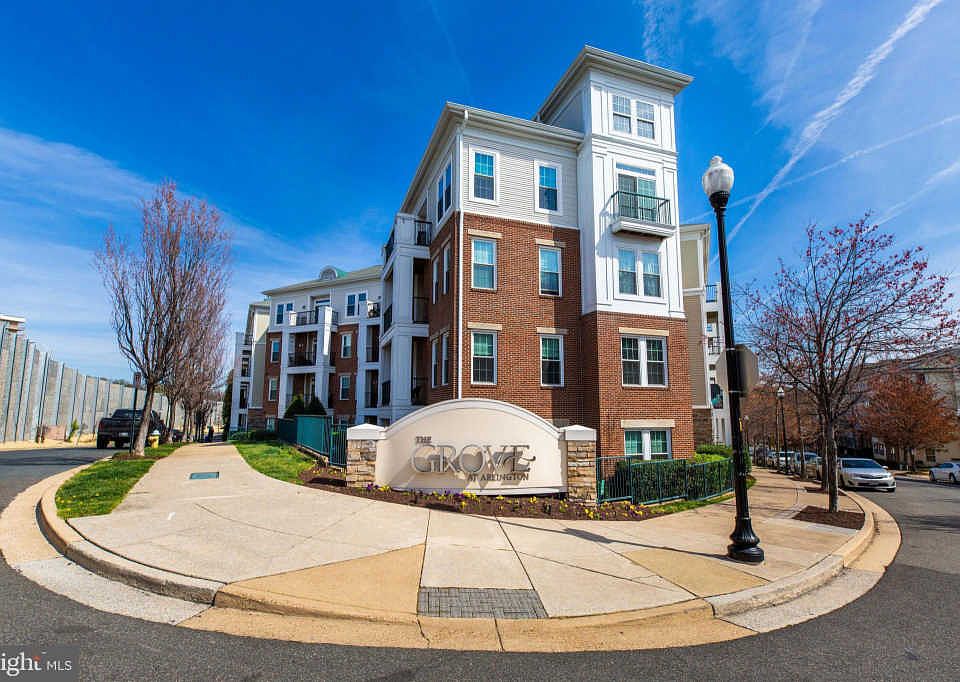 1st image of 2465 Army Navy Dr #1106