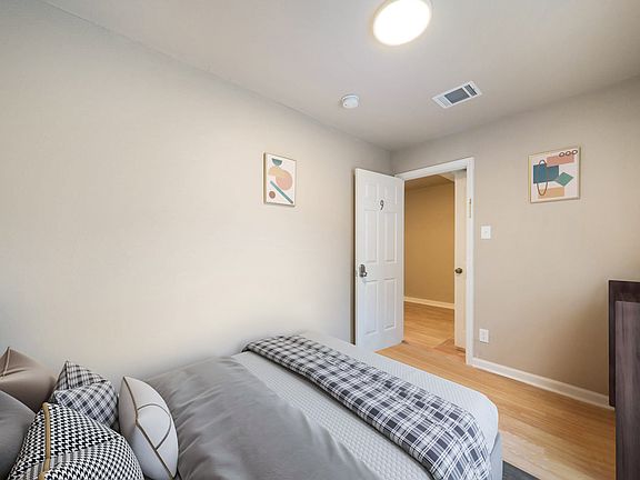 Disclaimer: This photo has been virtually staged. Not all furnishings seen will be included. Please view the virtual tour.
