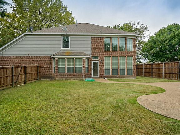 3rd image of 3704 Edgewood Ct