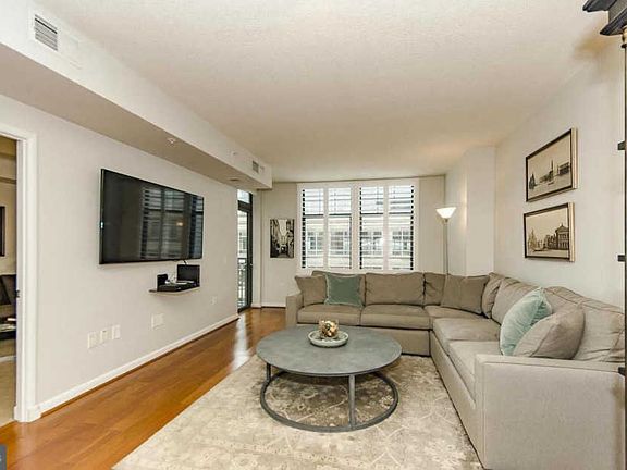 5th image of 1021 N Garfield St APT 918