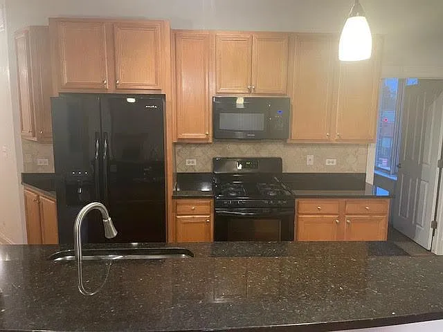 500 N Damen Ave #205 — Photo 41