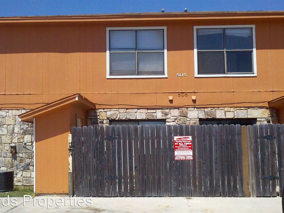 1st image of 505 Longhorn Cir APT D