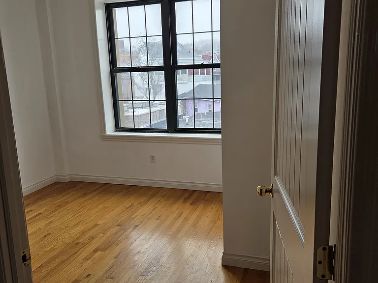 526 Bay St #3 — Photo 7