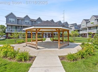 3989 Trailwaycommons Cir, Auburn Hills, MI