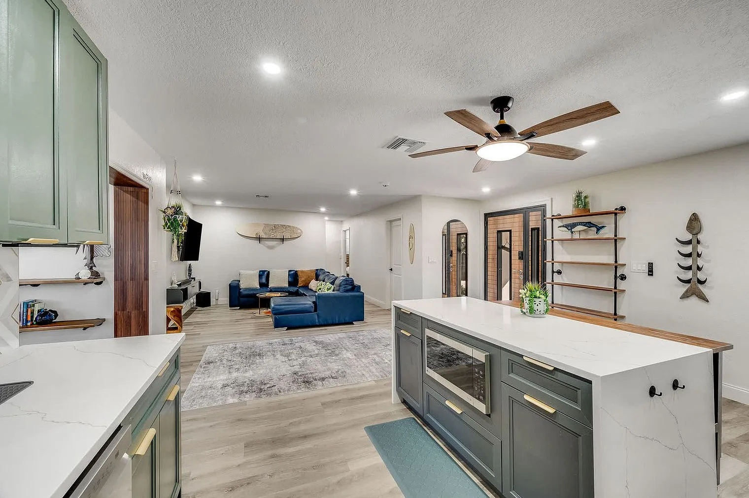 3 bed, 3.0 bath, 1614 sqft, $7,430 — Photo 2