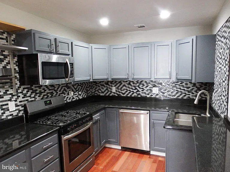 924 S Robinson St — Photo 6