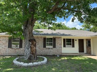 1317 N Mary St, Comanche, TX 76442