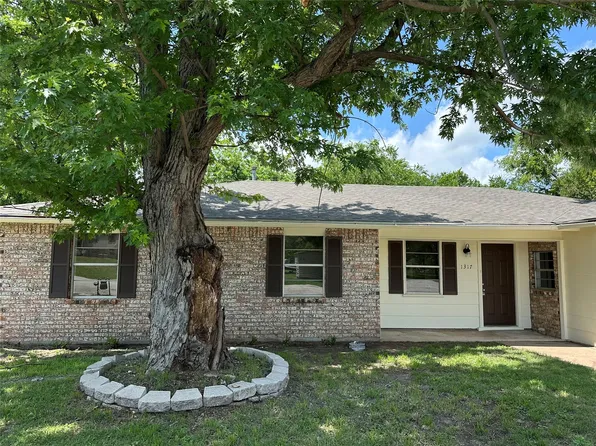 1317 N Mary St, Comanche, TX 76442