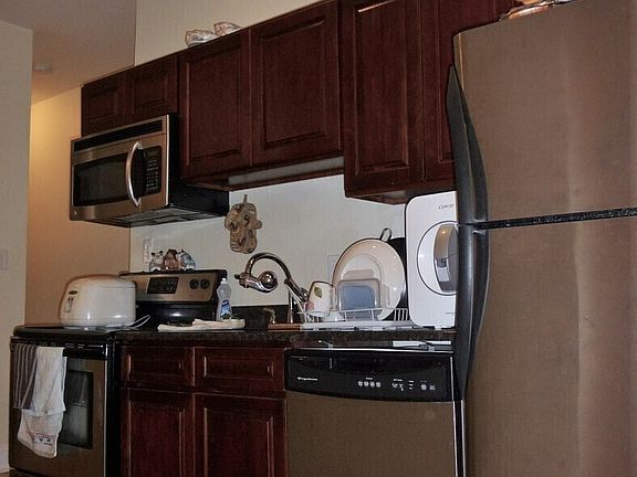 5th image of 661 N 33rd St #1