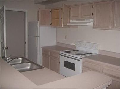 3rd image of 5614 Pinnacle Heights Cir APT 205
