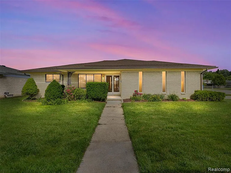 28506 Steele Dr — Photo 1