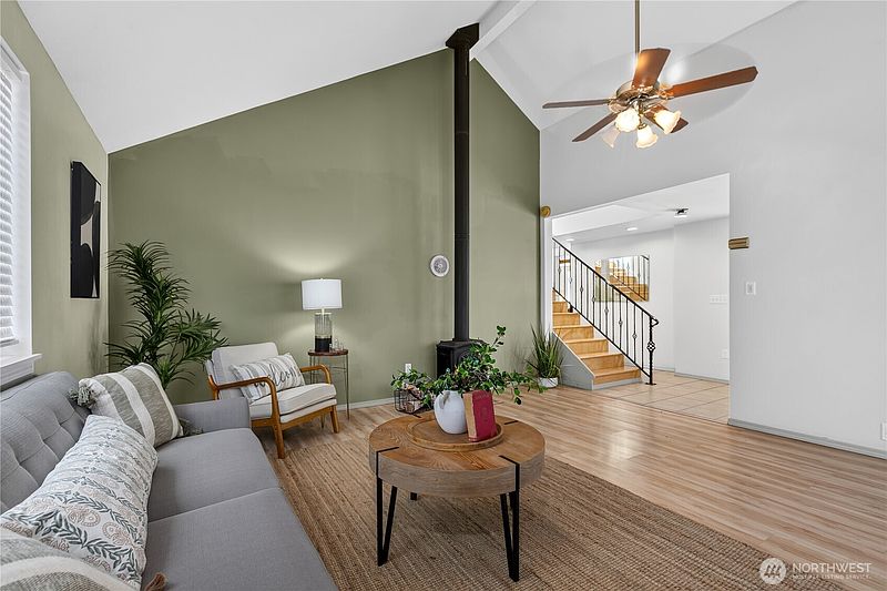 3rd image of 2932 E Fir Street