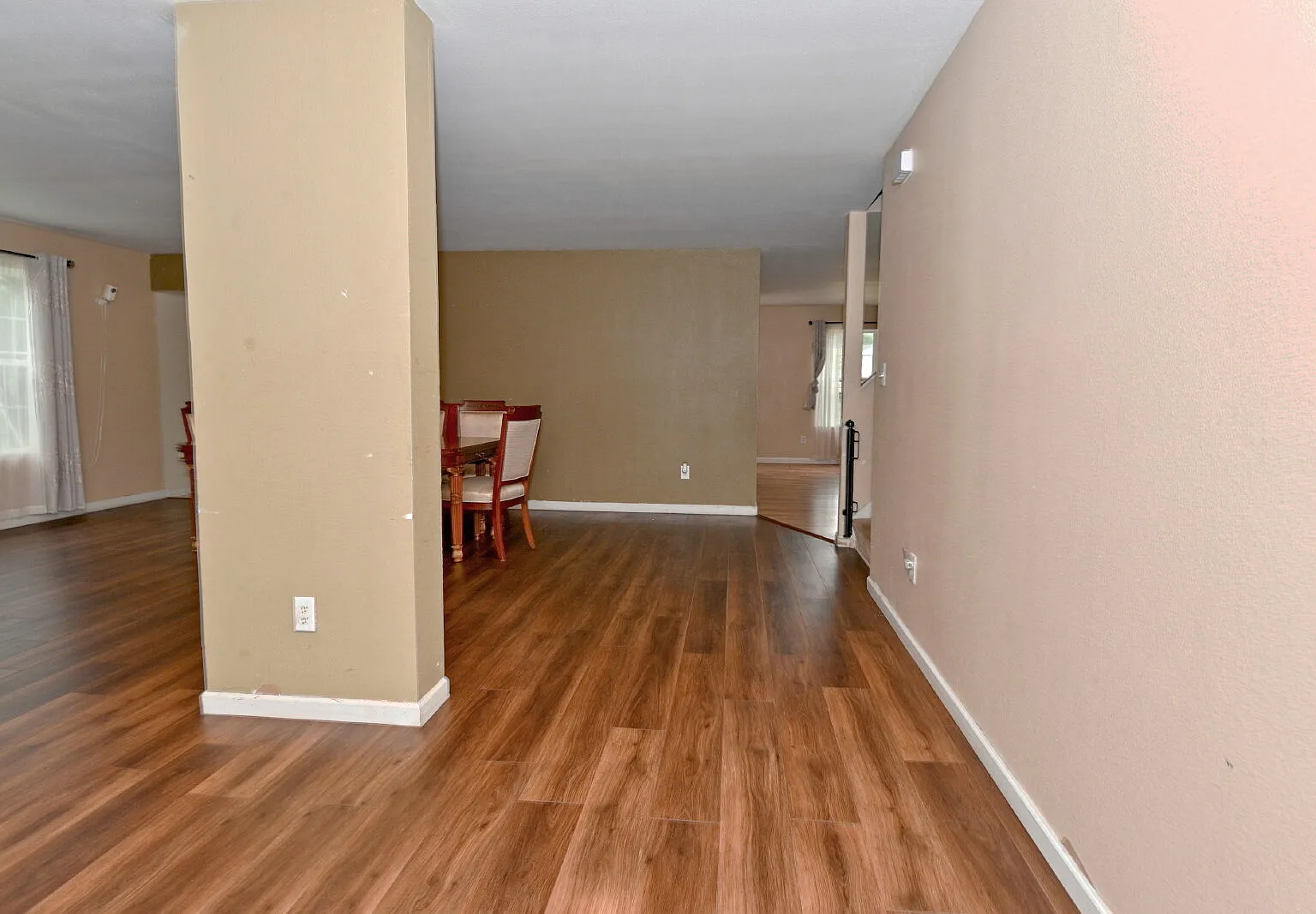 4 bed, 2.5 bath, 3500 sqft, $2,500 — Photo 4
