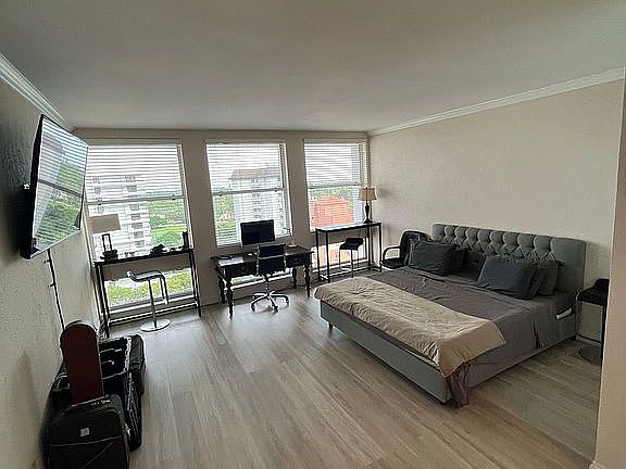 2nd image of 700 Biltmore Way APT 1116