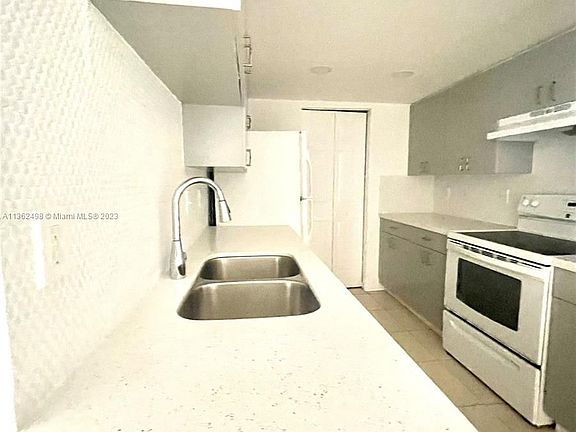 3rd image of 1500 Crestwood Ct S APT 1505