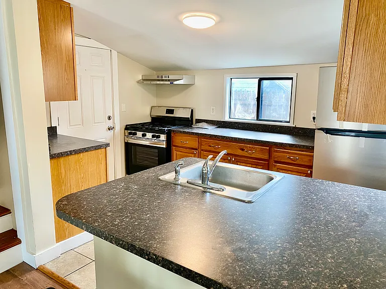 204 1/2 Nichols Ave — Photo 3