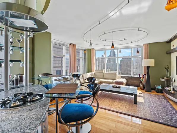 160 West 66th Street image 2 of 13