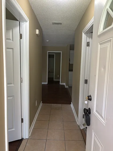 3 bed, 963 sqft, $1,295 — Photo 2