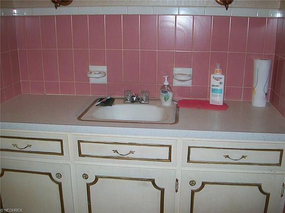5th image of 1333 W 9th St