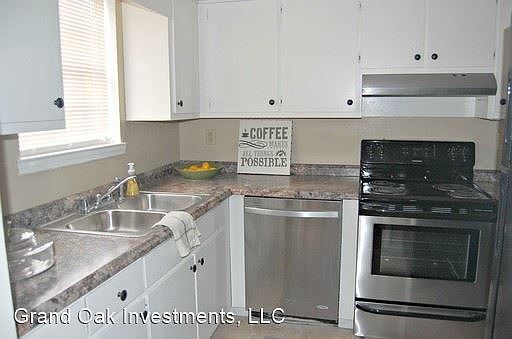 3rd image of 206 Hillsboro Ln