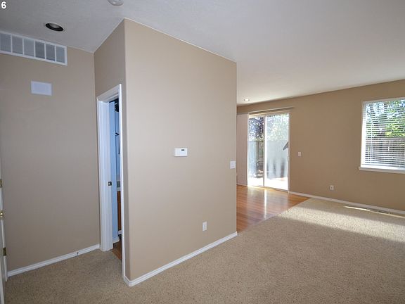 4th image of 2748 NE 9th Dr
