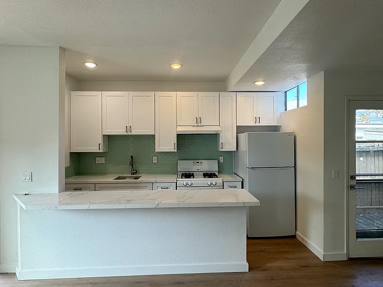 1108 S Seaward Ave — Photo 7