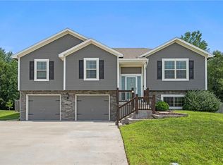 19205 NE Switchgrass Dr, Smithville, MO 64089