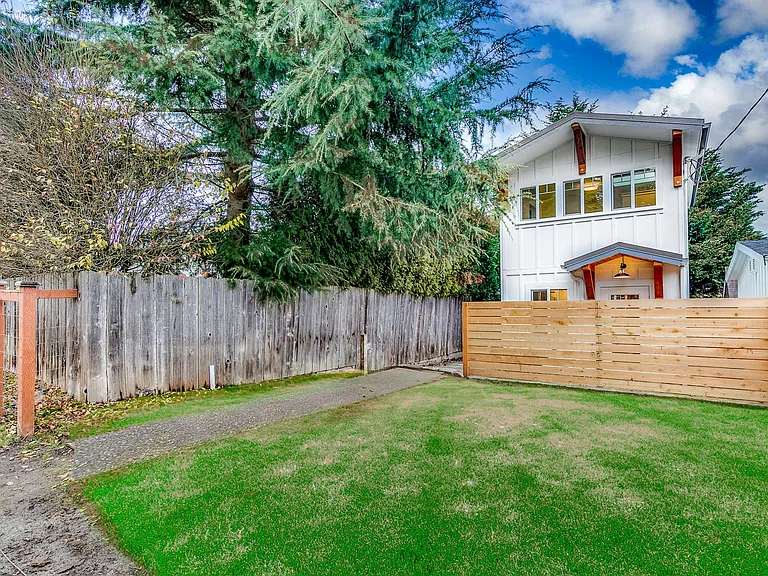 6626 NE Pine St — Photo 2