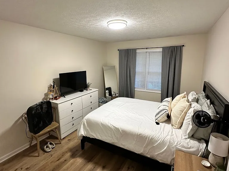 1641 York Dr NW — Photo 12