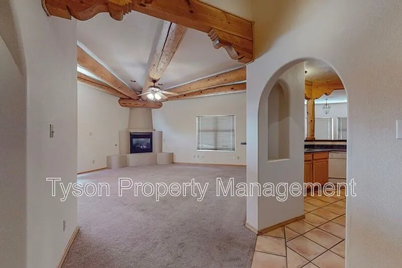 3 bed, 2.0 bath, 1945 sqft, $2,050 — Photo 2