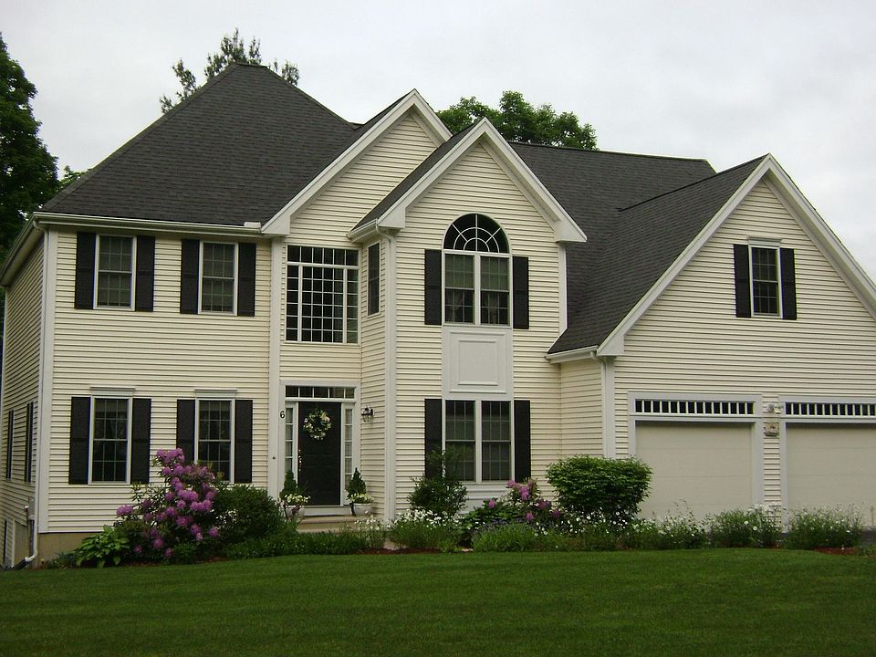 6 Hearthstone Road, Hopkinton