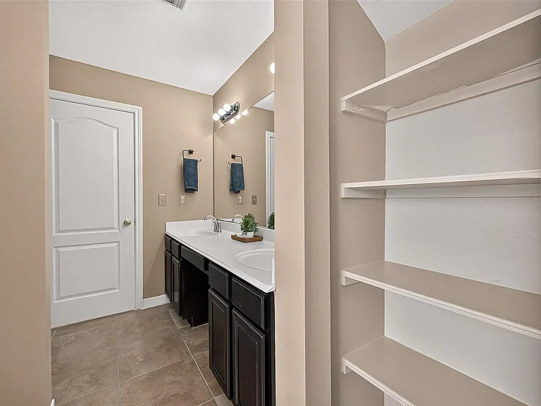 4011 Alexis Cir — Photo 44