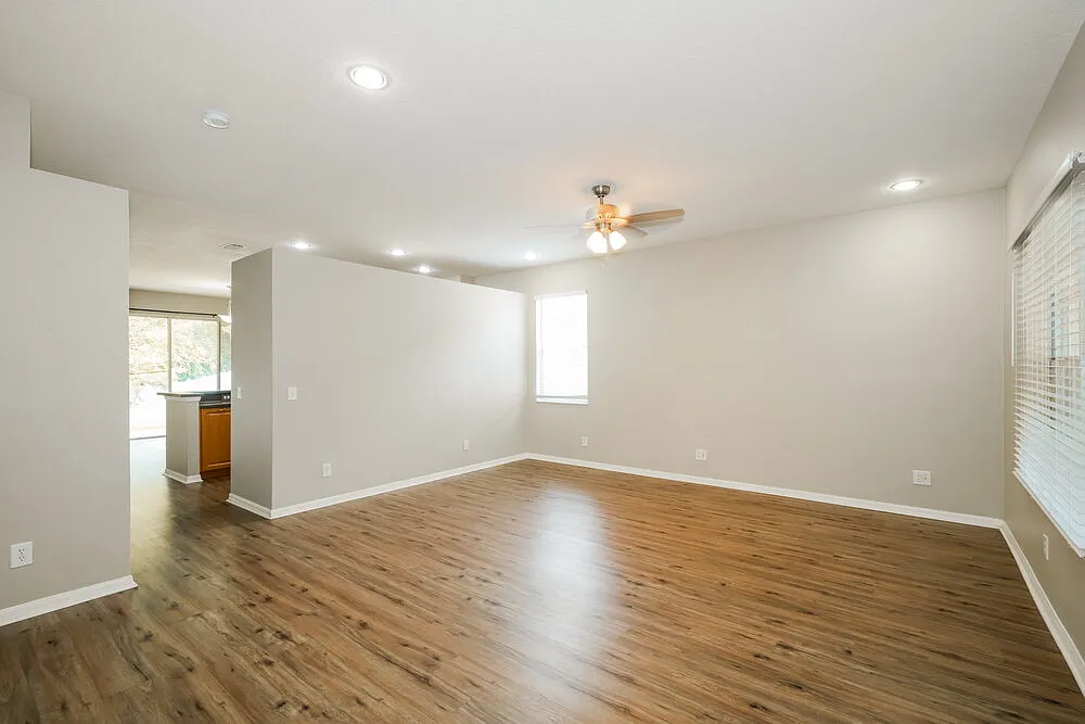 3 bed, 2.0 bath, 1691 sqft, $2,340 — Photo 3